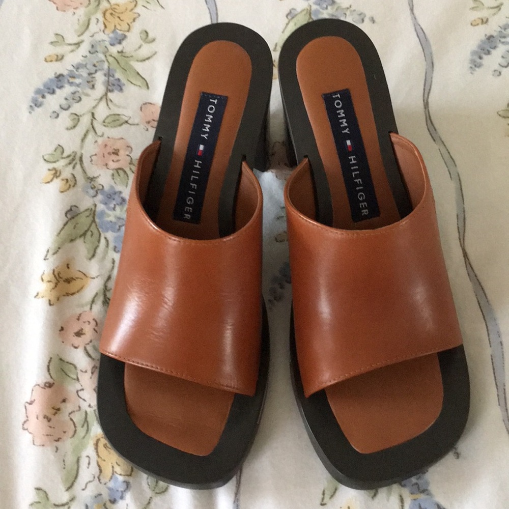 NIB Tommy Hilfiger Jill Slide Tan